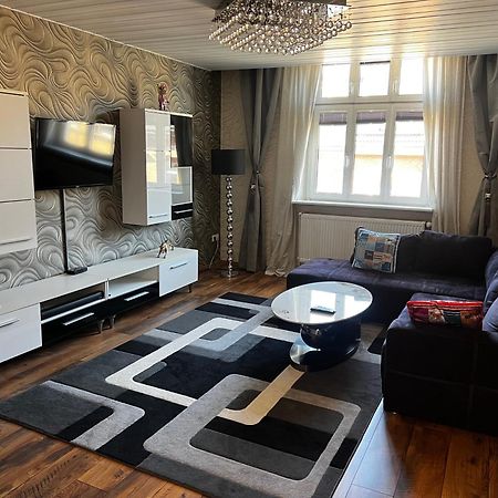 Schoenes City-Apartment Im Zentrum Mit Balkon Hof  Ngoại thất bức ảnh