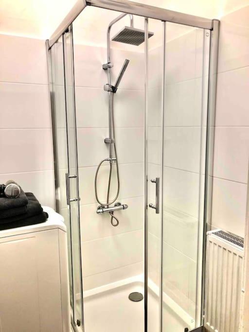 Schoenes City-Apartment Im Zentrum Mit Balkon Hof  Ngoại thất bức ảnh