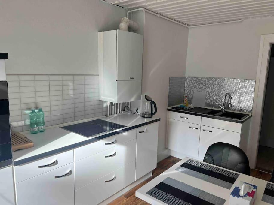Schoenes City-Apartment Im Zentrum Mit Balkon Hof  Ngoại thất bức ảnh