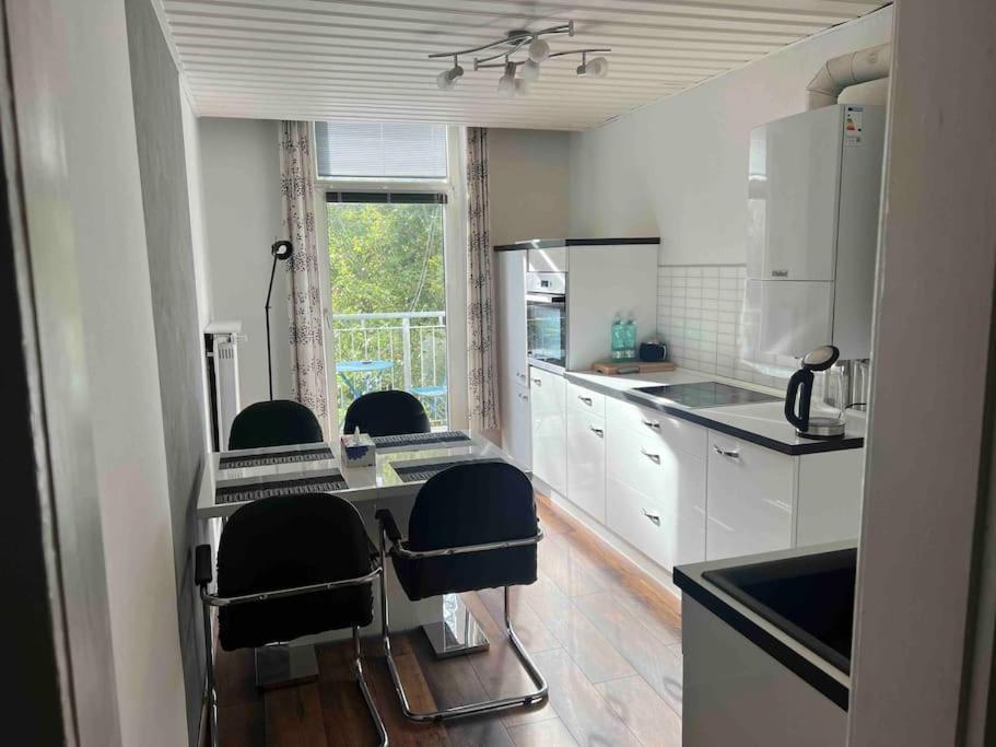 Schoenes City-Apartment Im Zentrum Mit Balkon Hof  Ngoại thất bức ảnh