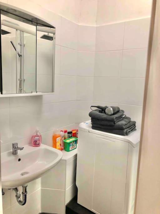 Schoenes City-Apartment Im Zentrum Mit Balkon Hof  Ngoại thất bức ảnh