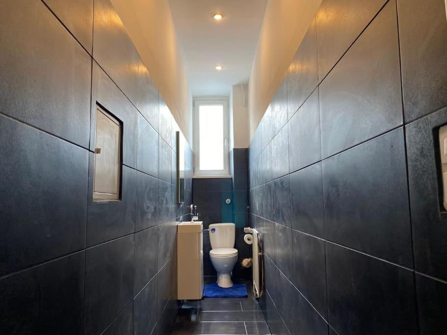 Schoenes City-Apartment Im Zentrum Mit Balkon Hof  Ngoại thất bức ảnh