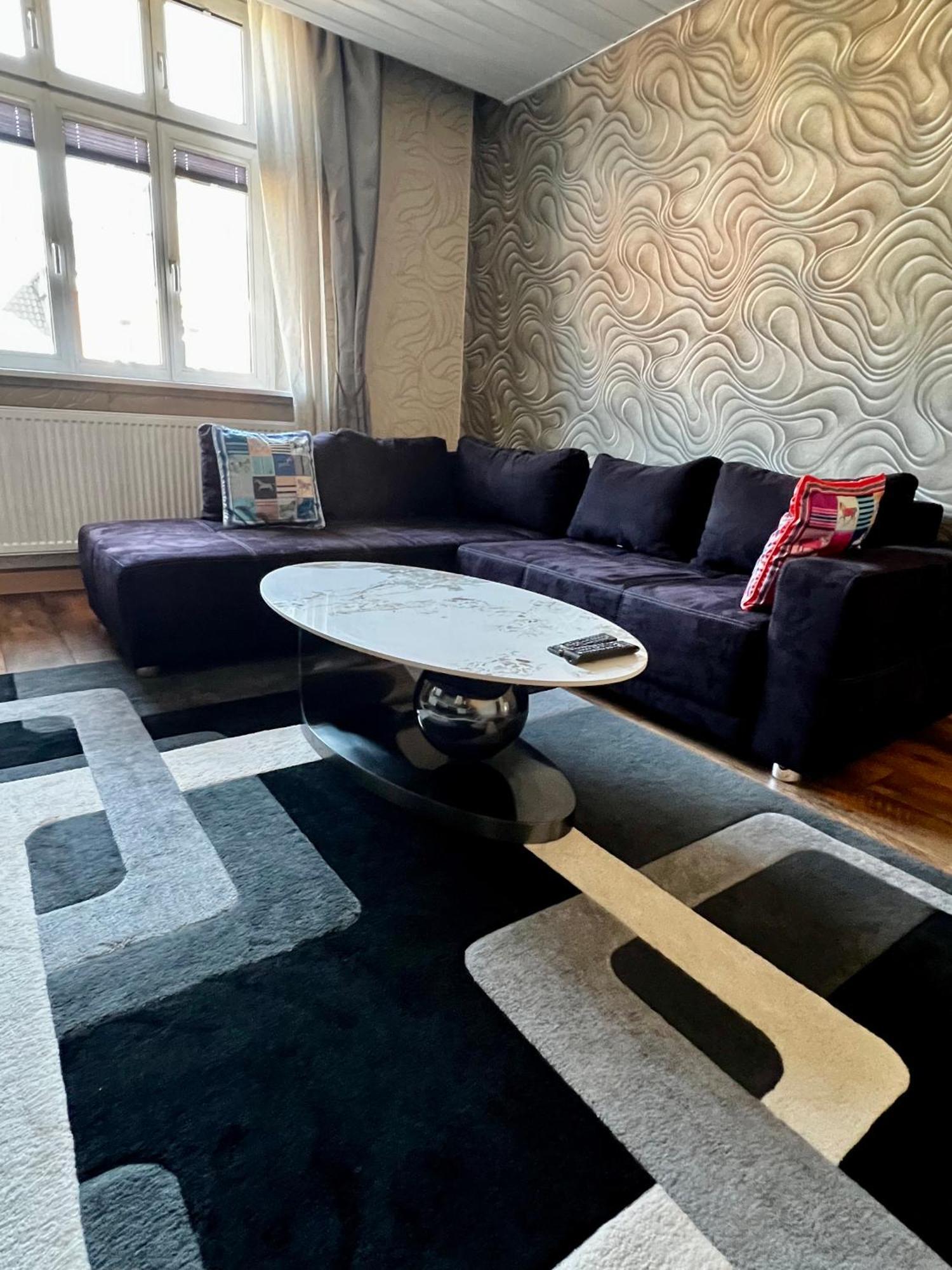 Schoenes City-Apartment Im Zentrum Mit Balkon Hof  Ngoại thất bức ảnh